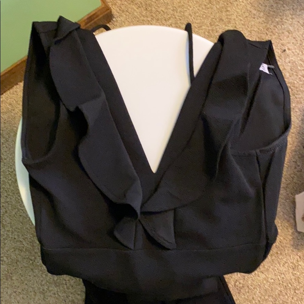Sleeveless plunge neck jumpsuit. Size M